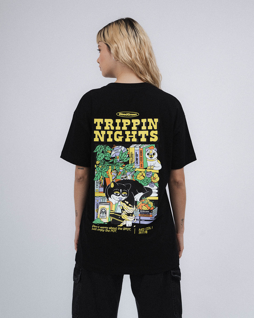 CAMISETA JUST ENJOY THE TRIPPING NEGRO